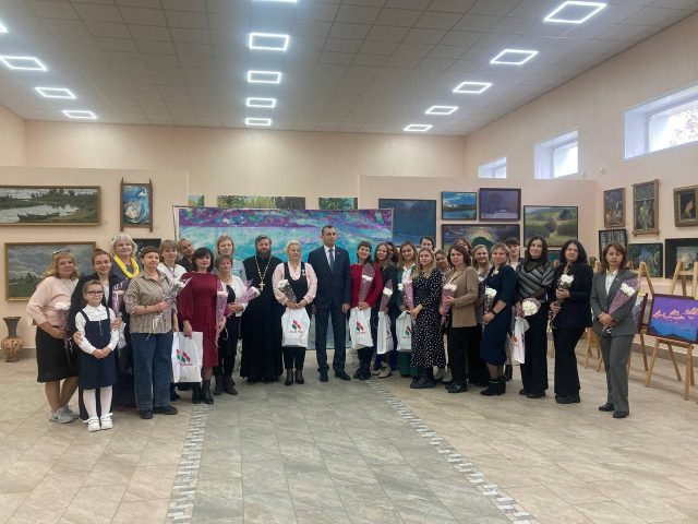 🇧🇾В ГУ «Пуховичский районный краеведческий музей» состоялся самый нежный и трогательный праздник «Всё на земле от материнских рук», приуроченный ко Дню матери!🌸